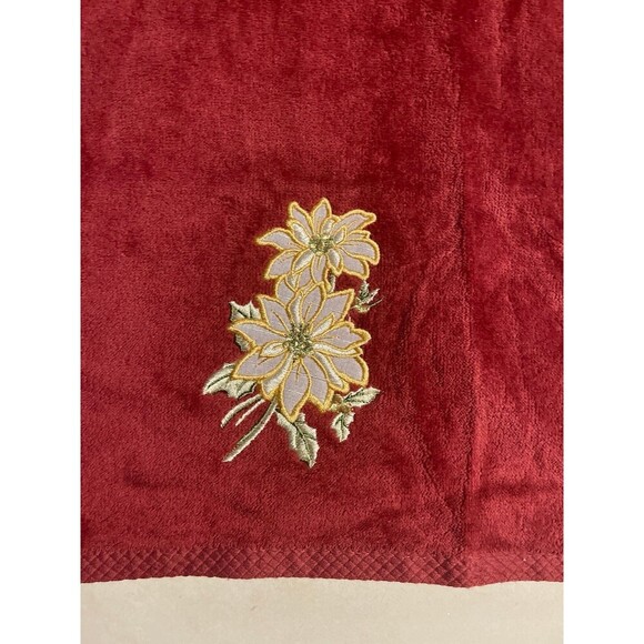Avanti Floral Towel Bathroom Decor - Picture 3 of 9